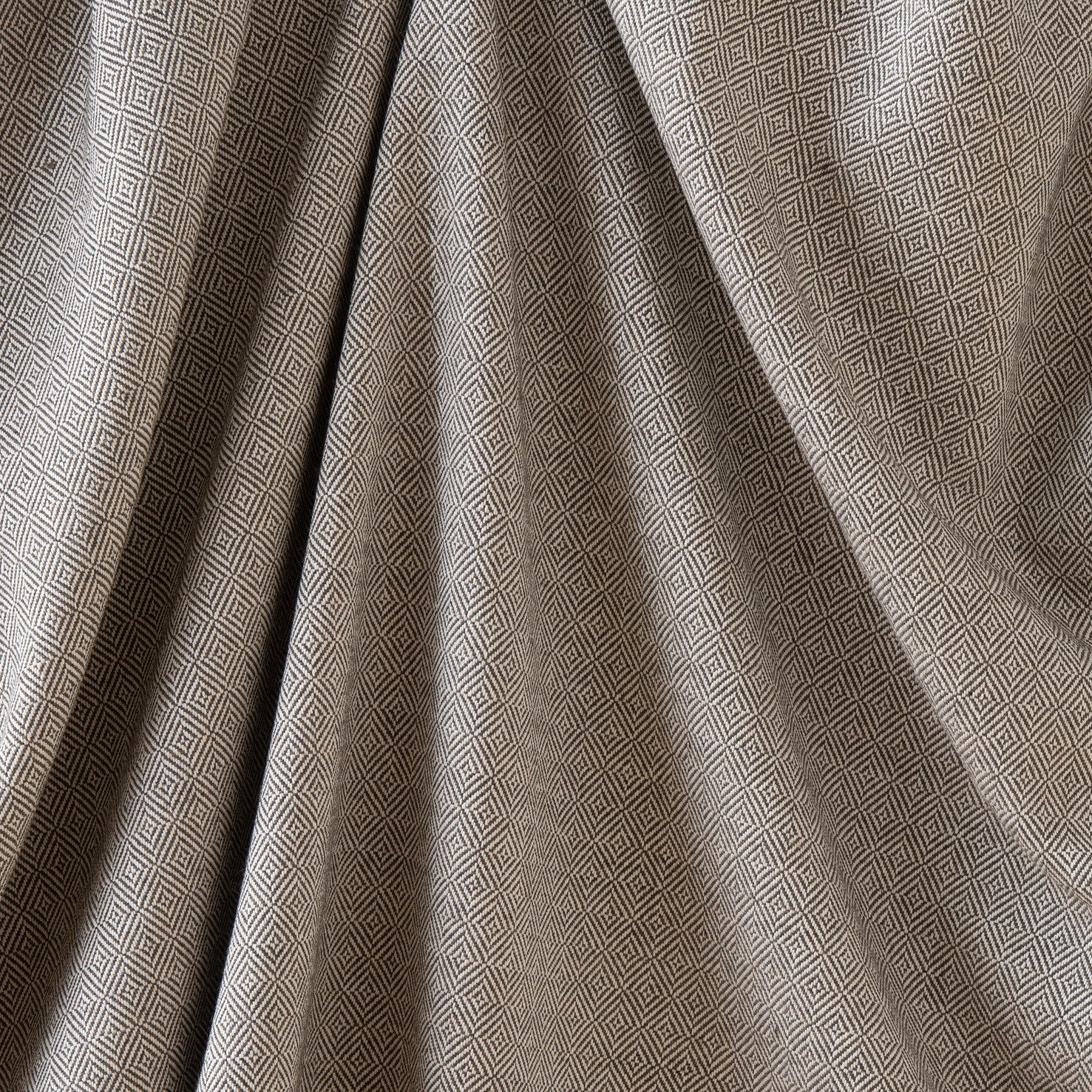 #color_edmond-TAUPE